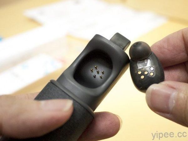 Motorola Hint+ Mono Bluetooth Earbuds Headset